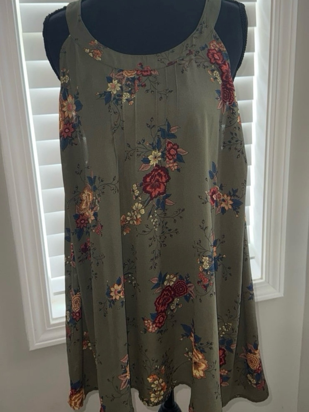 Torrid Olive Green Floral Cami Tank size 2 like new